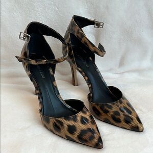 Gianni Bini Brown Leopard Print Heels